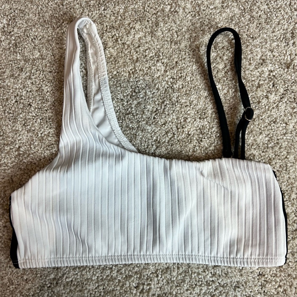 Black and white one shoulder bikini top